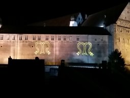 Pruntrut Projektion auf Schlossmauer
