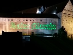 Laserprojektion auf Schlossmauer in Pruntrut