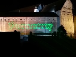 Pruntrut Projektion auf Schlossmauer